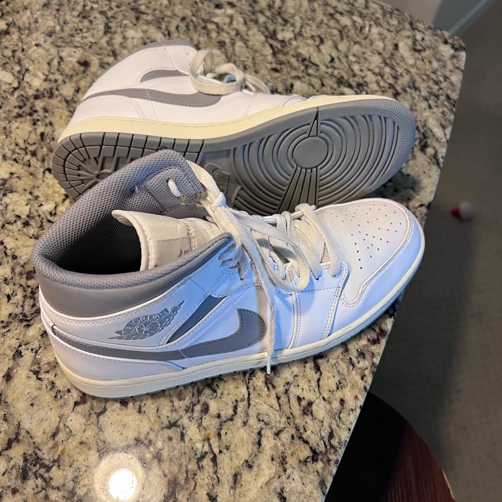 Air Jordan 1 Mid men’s Athletic shoes